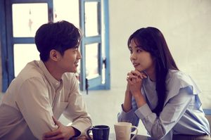 소개팅 첫인상을 결정짓는 비언어적 커뮤니케이션 기법 3가지: 심리학으로 풀어낸 호감의 법칙 6 남녀 소개팅하는 모습