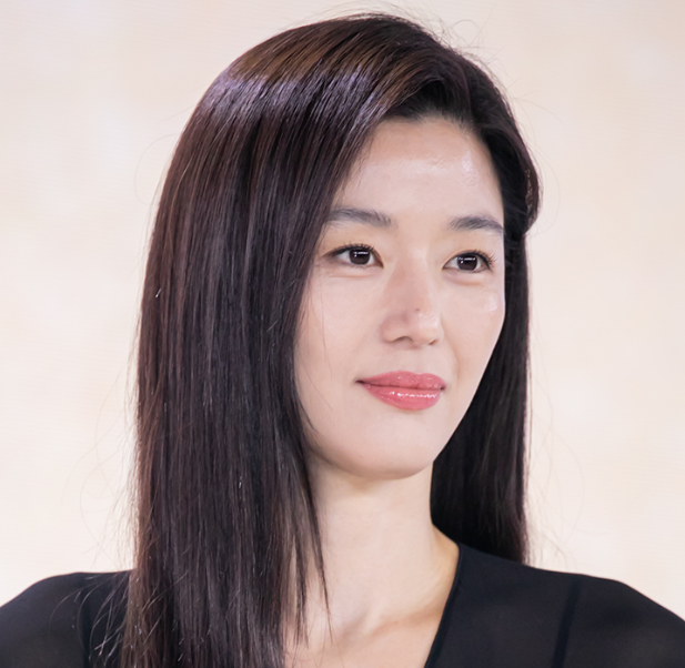 인간관계의 친밀감을 급상승시키는 자기공개의 기술: 사회침투이론으로 풀어낸 4단계 가이드 1 대화준비를 하는 여성