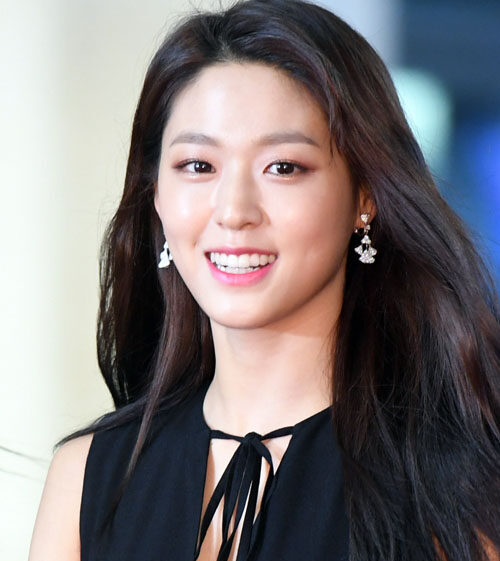 데이트에서 즐거워하는 모습 edited
